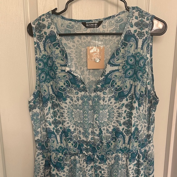 NWT BloomChic Teal and White Floral Maxi Dress - Picture 2 of 5